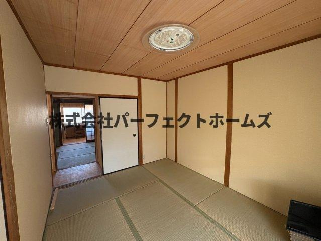 黄金野1丁目テラスハウスの寝室|開放的な寝室です