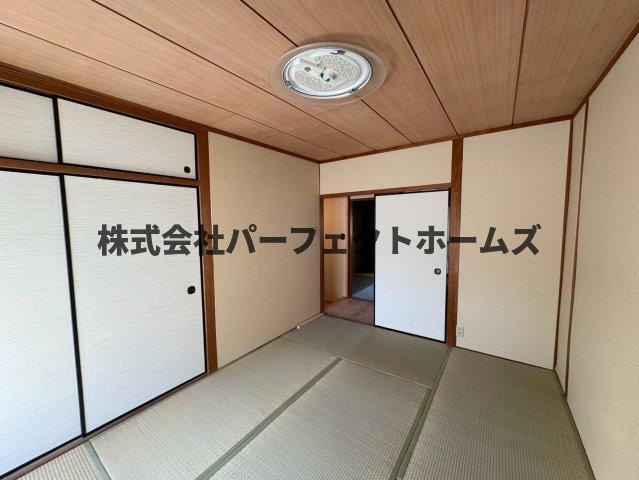黄金野1丁目テラスハウスの和室|和室がひろがる居住スペース