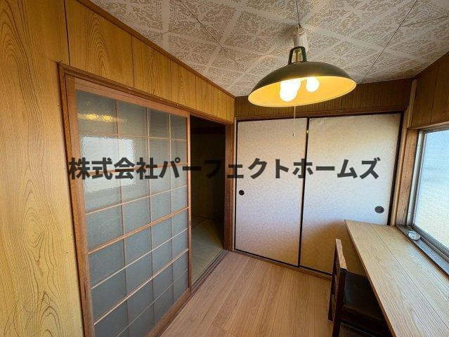 黄金野1丁目テラスハウスの洋室|明るい洋室です
