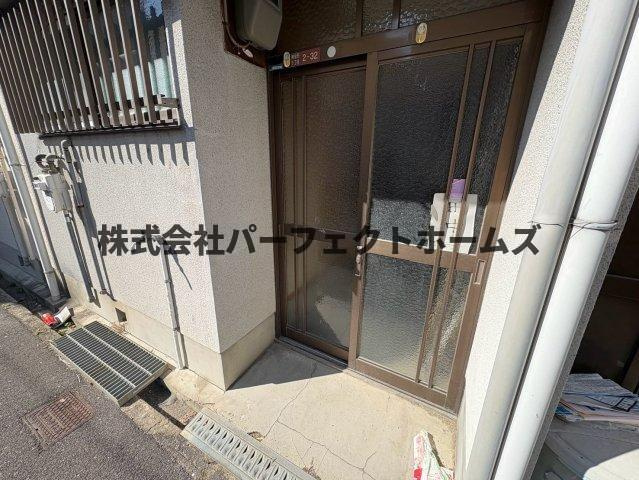 黄金野1丁目テラスハウスのエントランス|落ち着いたエントランスです