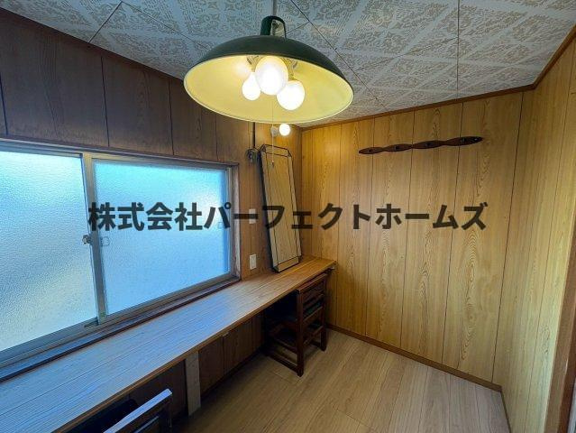 黄金野1丁目テラスハウスの洋室|落ち着いた色調の洋室です