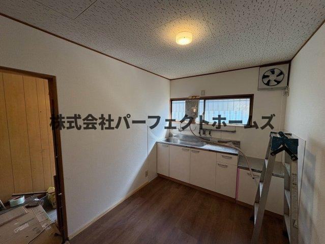 黄金野1丁目テラスハウスの居間・リビング|使いやすい居間です