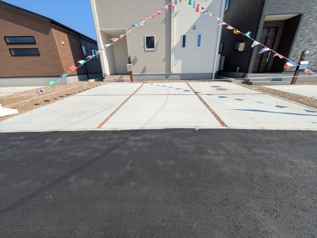 リーブルガーデン常滑市西之口2丁目　　6号棟の駐車場|駐車スペース3台可能