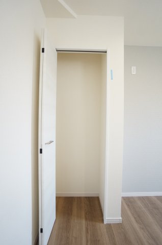 リーブルガーデン常滑市西之口2丁目　　6号棟の収納|キッチンのパントリースペースは日用品や食品のストックに便利です。