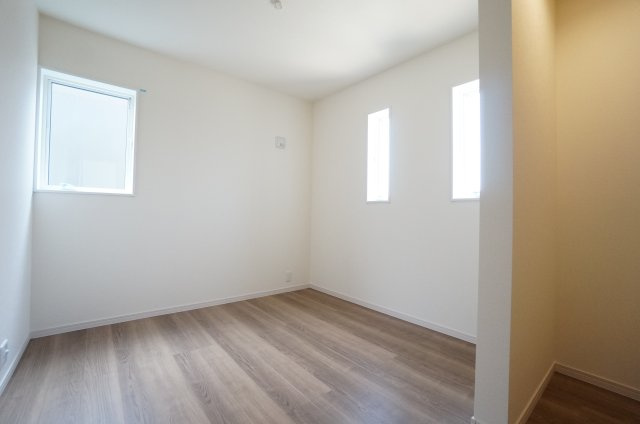 リーブルガーデン常滑市西之口2丁目　　6号棟の洋室|2階5帖洋室