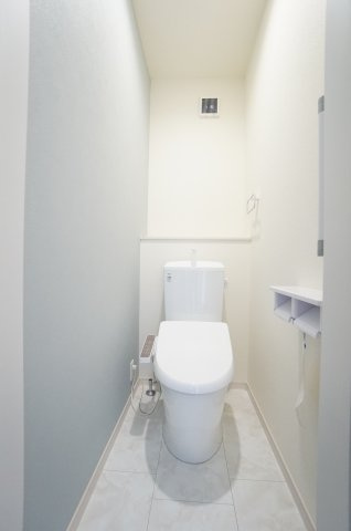 リーブルガーデン常滑市西之口2丁目　　6号棟のトイレ|1階2階にトイレがあり、家族の朝の身支度時間もスムーズに！温水洗浄便座で冬は暖かく快適です！！