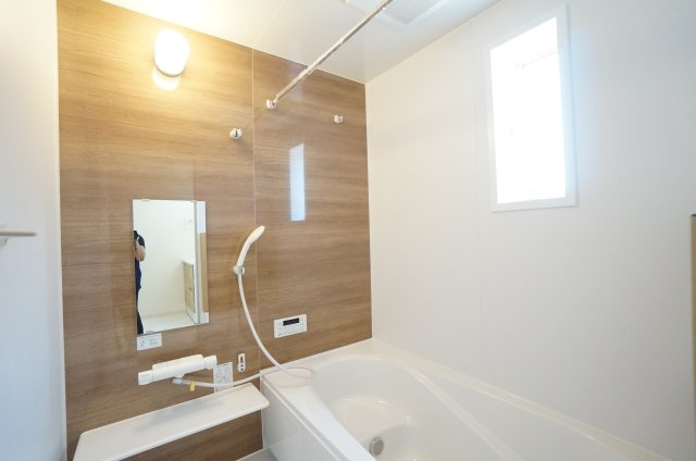 リーブルガーデン常滑市西之口2丁目　　6号棟の浴室|1坪の広さで一日の疲れを癒すくつろぎのバスタイム！浴室乾燥暖房機付きで冬には浴室を暖めることが出来ます！