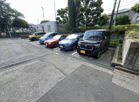 柏ハイム　１号棟の駐車場
