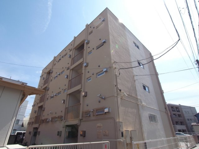 三輝本マンションの外観|防犯カメラも付いてます！