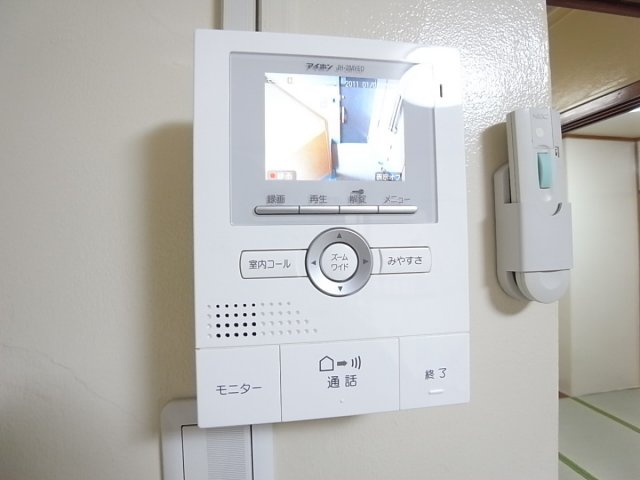 三輝本マンションのセキュリティ|ＴＶインターホンで来客もわかるので安心！