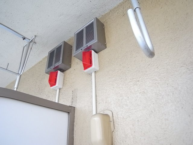 三輝本マンションのセキュリティ|異常があれば光と音で外部に知らせてくれます。