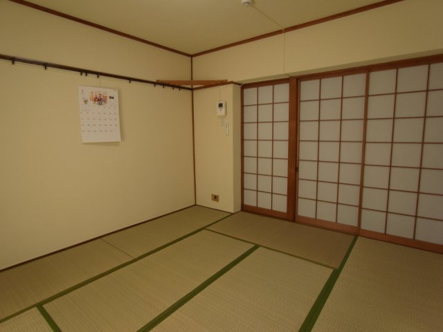 三輝本マンションの居間・リビング|畳はやっぱり和みますね！足も冷えない！