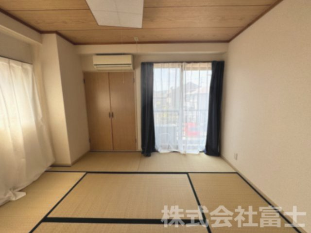 スズランハイツの和室|エアコン付き・畳6帖