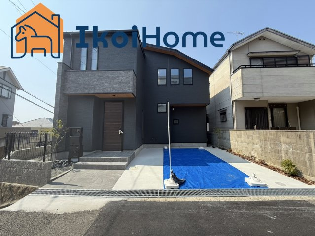 明石市朝霧南町4丁目　新築戸建の外観|並列2台駐車可能！駅も徒歩12分圏内で2路線利用可！性能レベルも高くかなりおすすめ！一度は見てほしい