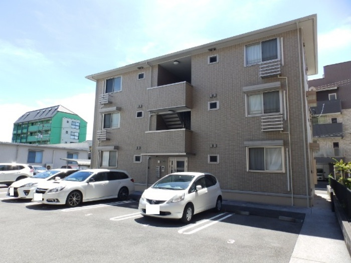 リビングタウン北川添 B棟の外観