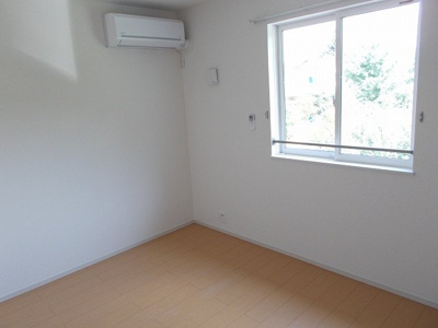 【内装】 | ナッツィオーネ・クロス | 明るい室内です