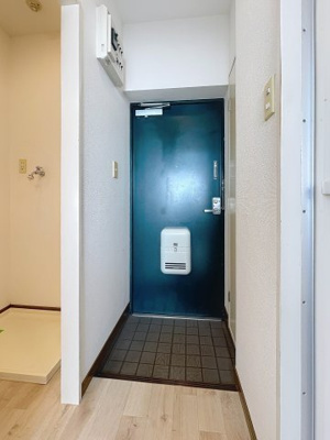 【玄関】 | フォーエバーＡ・Ｉ | ※同建物ほかのお部屋の写真です。