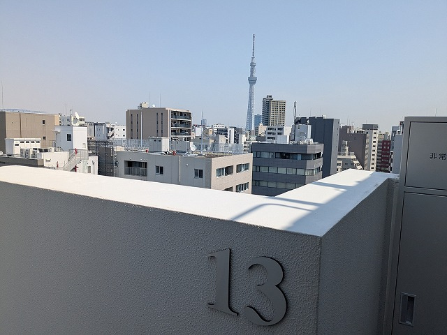 ミリアレジデンス蔵前の設備|13F、上層階の非常階段からスカイツリー隅田川花火見えます