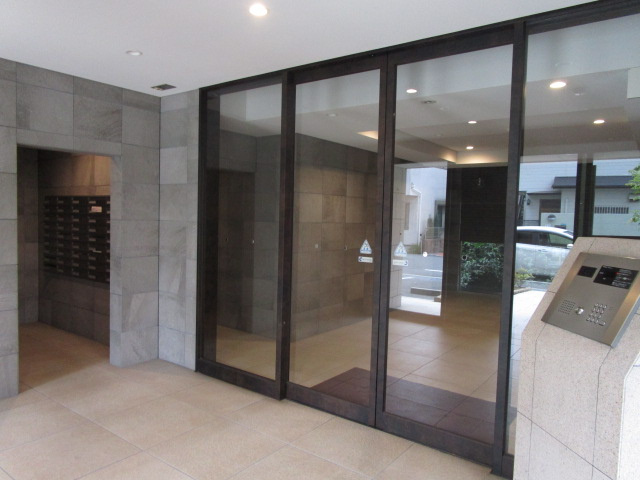 大阪市淀川区塚本２丁目の賃貸マンションのエントランス