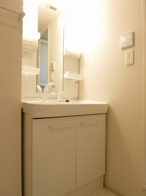 【洗面所】 | グランデュオＡ | 明るい洗面所です