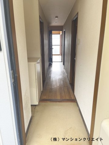 グリーンパーク西木田の玄関|玄関から見た室内