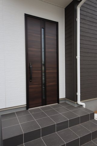 【玄関】 | 《仲介手数料無料》西区大字中野林898-13(7号棟)新築一戸建てリーブルガーデン | 撮影日 2025年3月28日 14:15 曇り