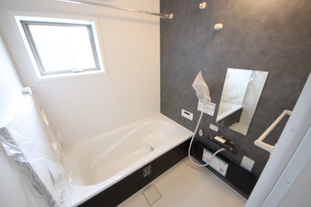 【浴室】 | 《仲介手数料無料》西区大字中野林898-13(7号棟)新築一戸建てリーブルガーデン | 撮影日 2025年3月28日 14:15 曇り