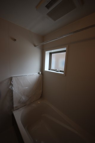 【浴室】 | 《仲介手数料無料》西区大字中野林898-13(7号棟)新築一戸建てリーブルガーデン | 撮影日 2025年3月28日 14:15 曇り