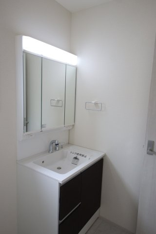 【独立洗面台】 | 《仲介手数料無料》西区大字中野林898-13(7号棟)新築一戸建てリーブルガーデン | 撮影日 2025年3月28日 14:15 曇り