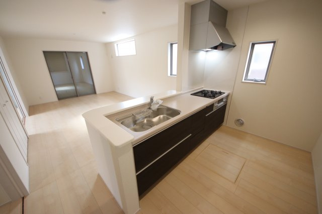 【キッチン】 | 《仲介手数料無料》西区大字中野林898-13(7号棟)新築一戸建てリーブルガーデン | 撮影日 2025年3月28日 14:15 曇り