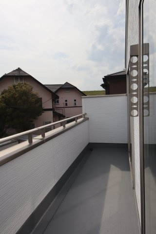 【バルコニー】 | 《仲介手数料無料》西区大字中野林898-13(7号棟)新築一戸建てリーブルガーデン | 撮影日 2025年3月28日 14:15 曇り