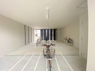 【その他共用部分】 | 駐輪場は屋根付きで雨の日も困りません