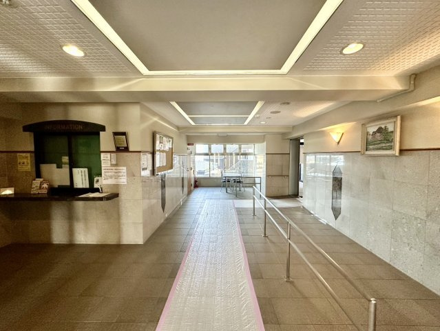 ダイアパレス八木山のエントランス