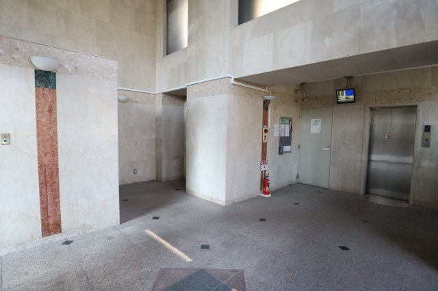 アビタシオン橋本IIのエントランス