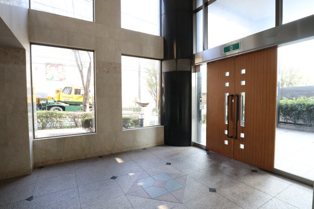 アビタシオン橋本IIのエントランス