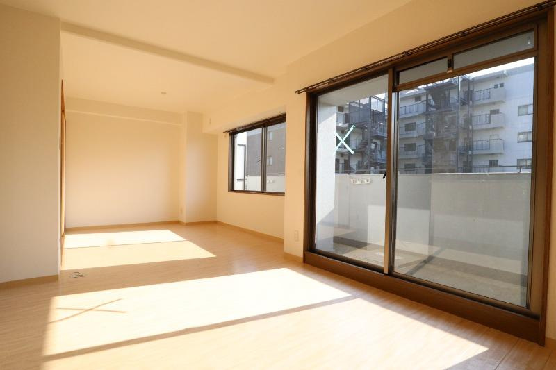 アビタシオン橋本IIの居間・リビング