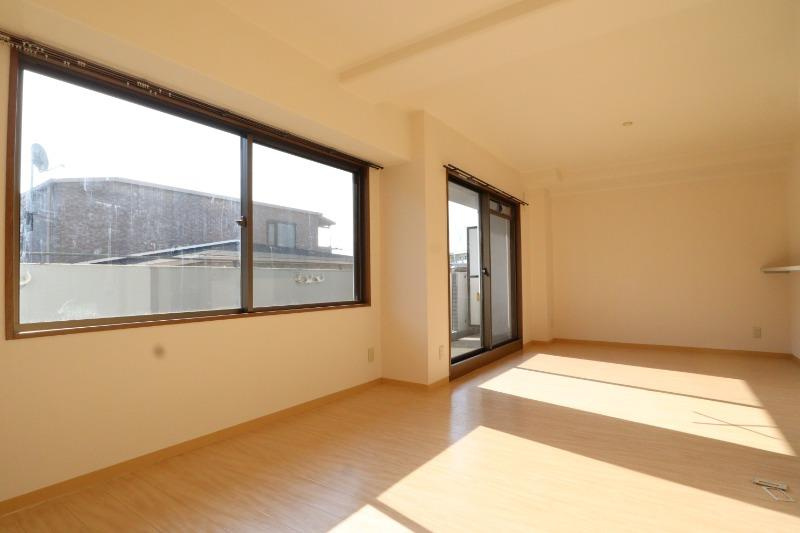 アビタシオン橋本IIの居間・リビング