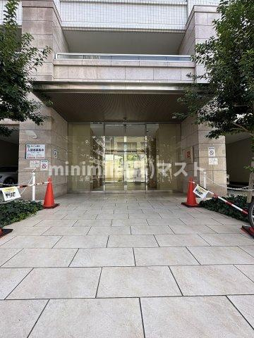コスモリード谷町六丁目（旧ドゥーエ谷町）のエントランス
