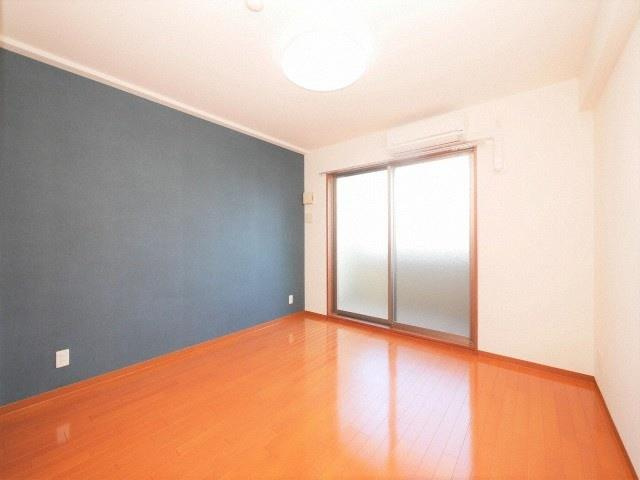 リバーヒルズ新大阪の居間・リビング