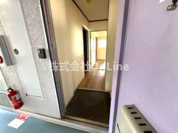 八尾市山本町北７丁目の賃貸マンションの玄関