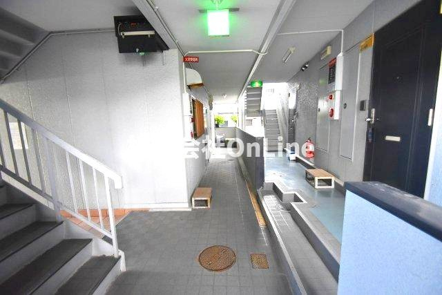 八尾市山本町北７丁目の賃貸マンションのロビー