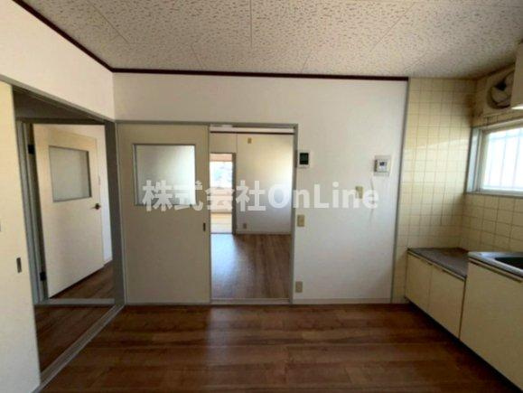 八尾市山本町北７丁目の賃貸マンションの居間・リビング