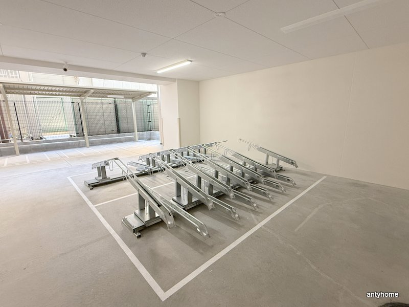 コンフォリア・リヴ北浜平野町　仲介手数料無料の駐車場