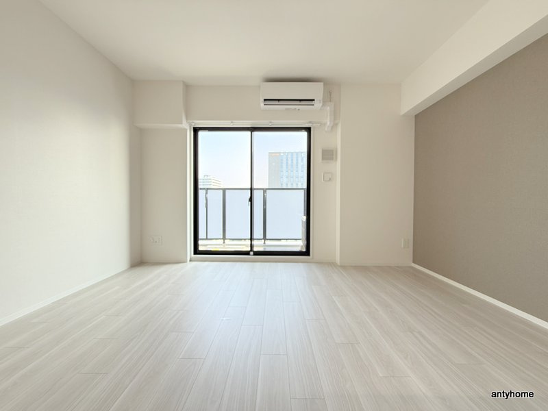 コンフォリア・リヴ北浜平野町　仲介手数料無料の居間・リビング