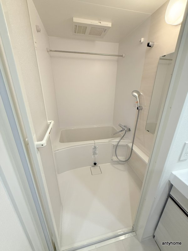 コンフォリア・リヴ北浜平野町　仲介手数料無料の浴室