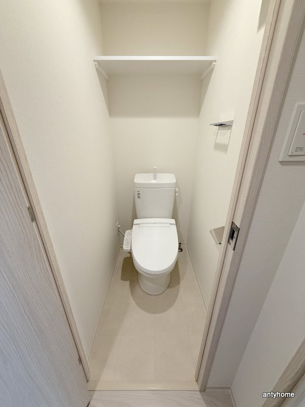 コンフォリア・リヴ北浜平野町　仲介手数料無料のトイレ