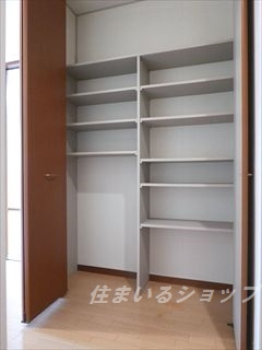 広島市安佐北区深川２丁目のアパートの設備|玄関収納