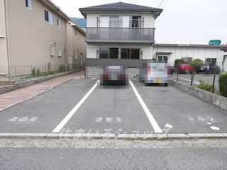 広島市安佐北区深川２丁目のアパートの駐車場|縦列２台駐車可能です