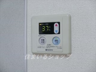 広島市安佐北区深川２丁目のアパートの設備|給湯リモコン