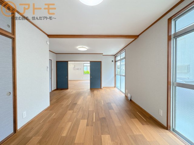 【寝室】 | 藤枝市藤岡4丁目　中古戸建　全1棟 | 各居室に収納がついているので、部屋の中をすっきり見せることができますね！